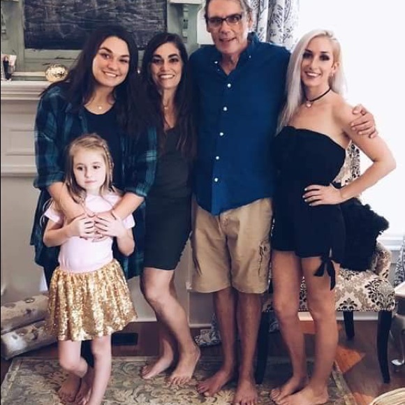 Meet your Posher, Stephanie - Picture 2 of 4